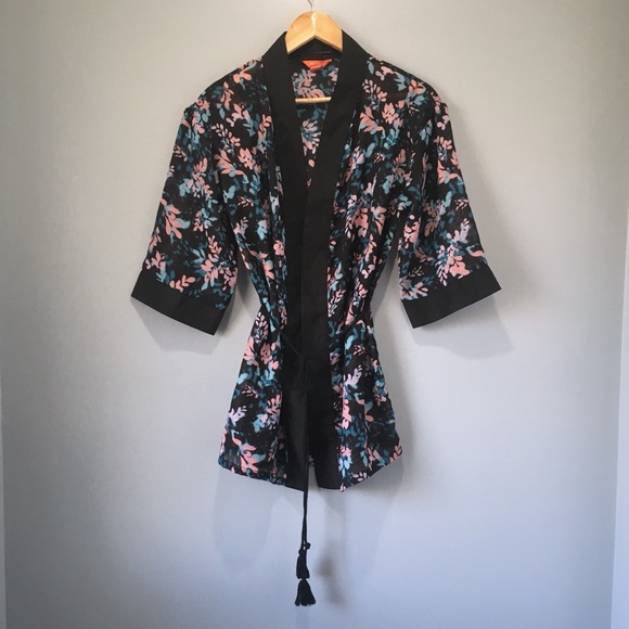 Floral Print Black Trim Short Kimono Robe - Picture 3 of 8